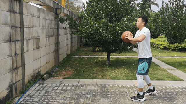 业余篮球运动员如何结合瑜伽提升技能_1